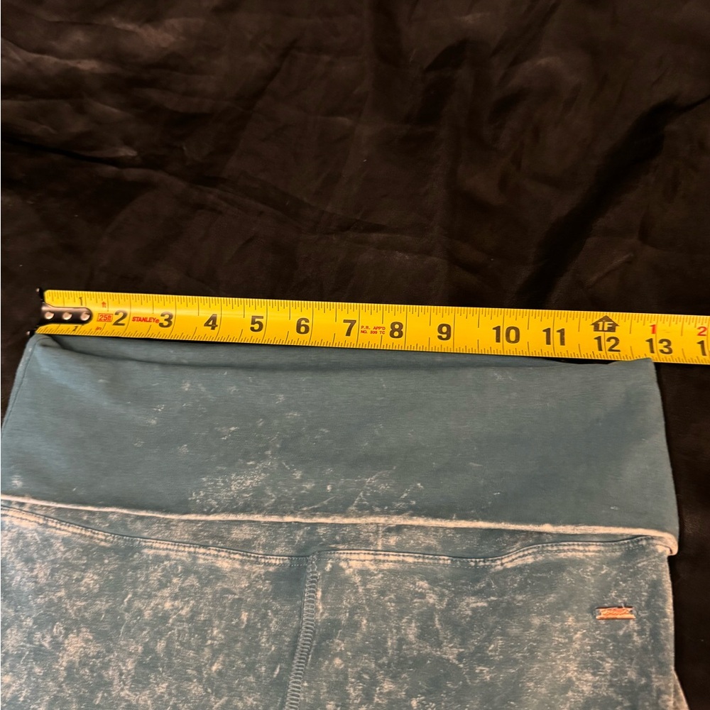 PINK‎ Victoria’s Secret Y2K Low Rise Flare Foldover Leggings Acid Wash Blue Sz S - Picture 7 of 8